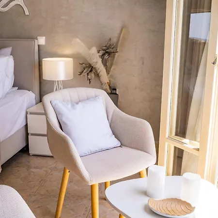 Le Grand Bleu Studios & Apartments Lefkos  Room photo